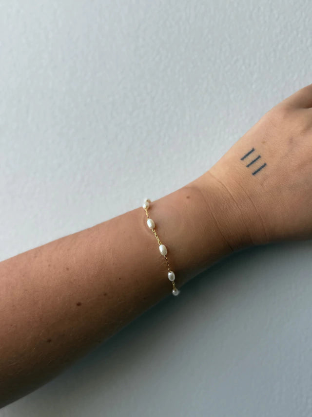 Foto de Pulseira Pérolas Batata Liso Ouro em Ouro 18k, vista frontal, Sapphire Joias