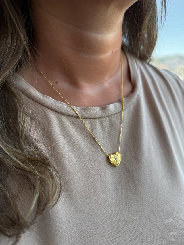 Foto de Colar Coração Diamantado Ouro em Ouro 18k, vista frontal, Sapphire Joias
