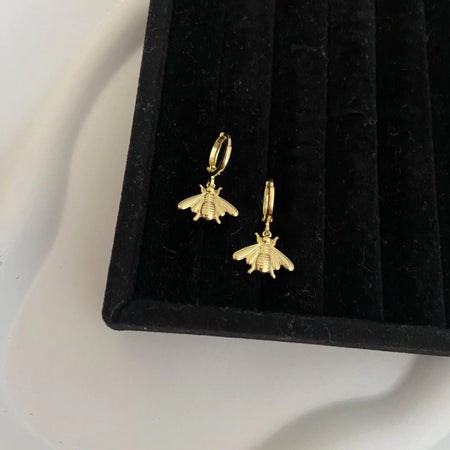 Foto de Brinco Bee Ouro em Ouro 18k, vista frontal, Sapphire Joias