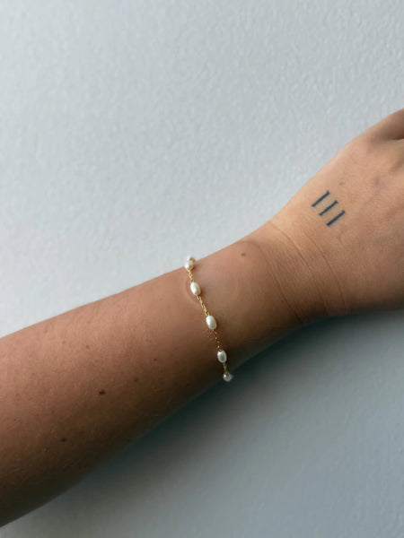 Foto de Pulseira Pérolas Batata Liso Ouro em Ouro 18k, vista frontal, Sapphire Joias