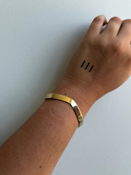 Foto de Bracelete V Ouro em Ouro 18k, vista frontal, Sapphire Joias