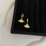 Foto de Brinco Bee Ouro em Ouro 18k, vista frontal, Sapphire Joias